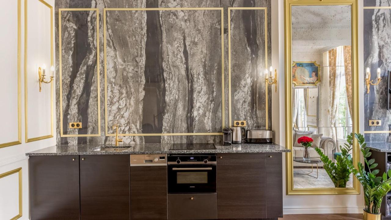 Royale 3 Bedroom, 2 Bathroom With Ac - Louvre Appartement *