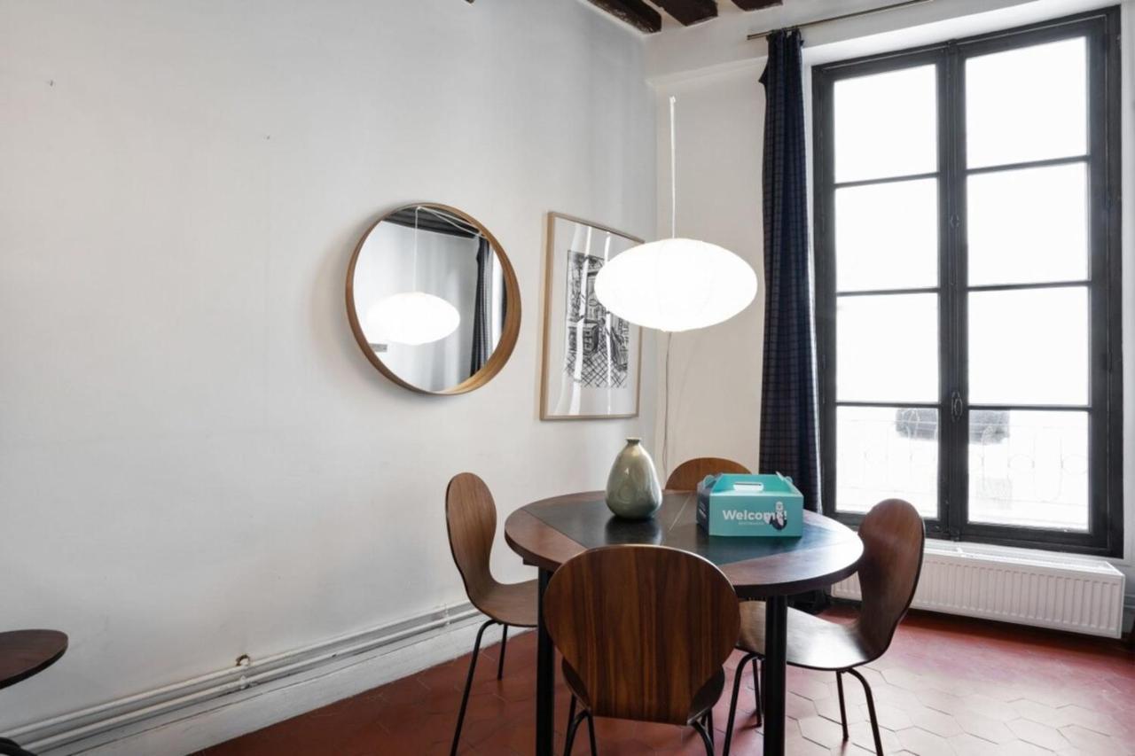 Parisian With Terrace In Saint Michel-notre Dame Apartment