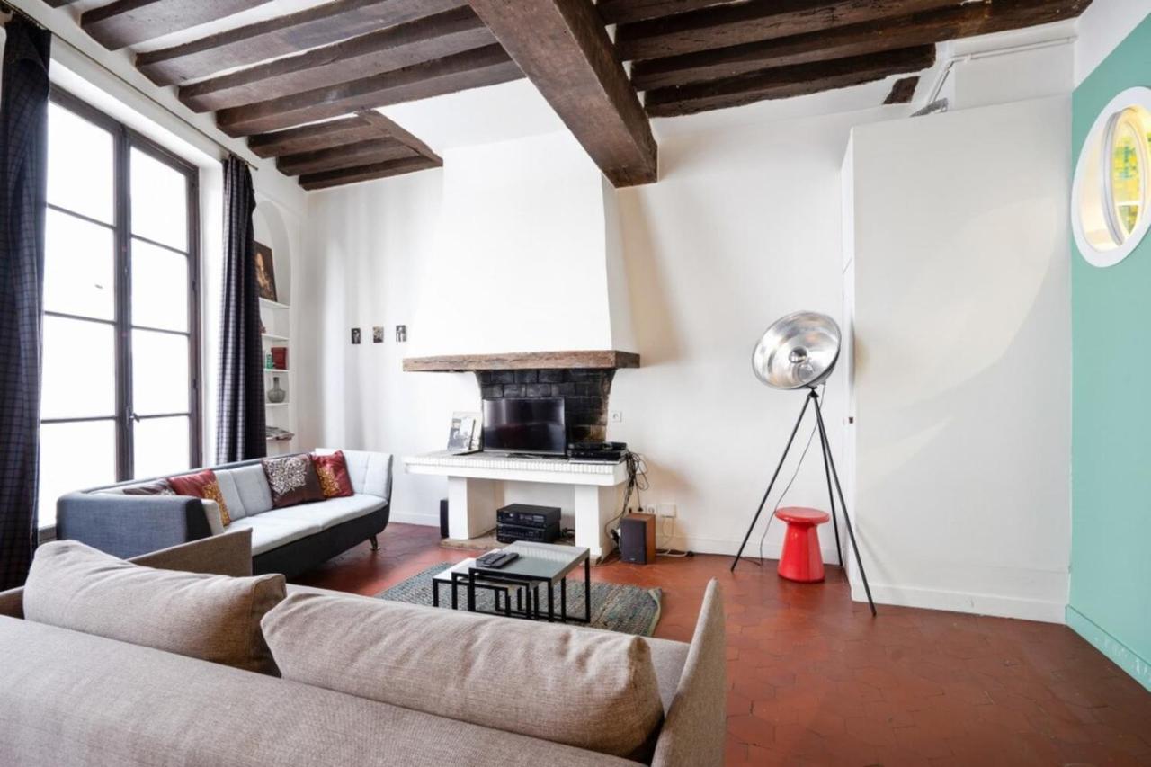 Apartment Parisian With Terrace In Saint Michel-notre Dame *