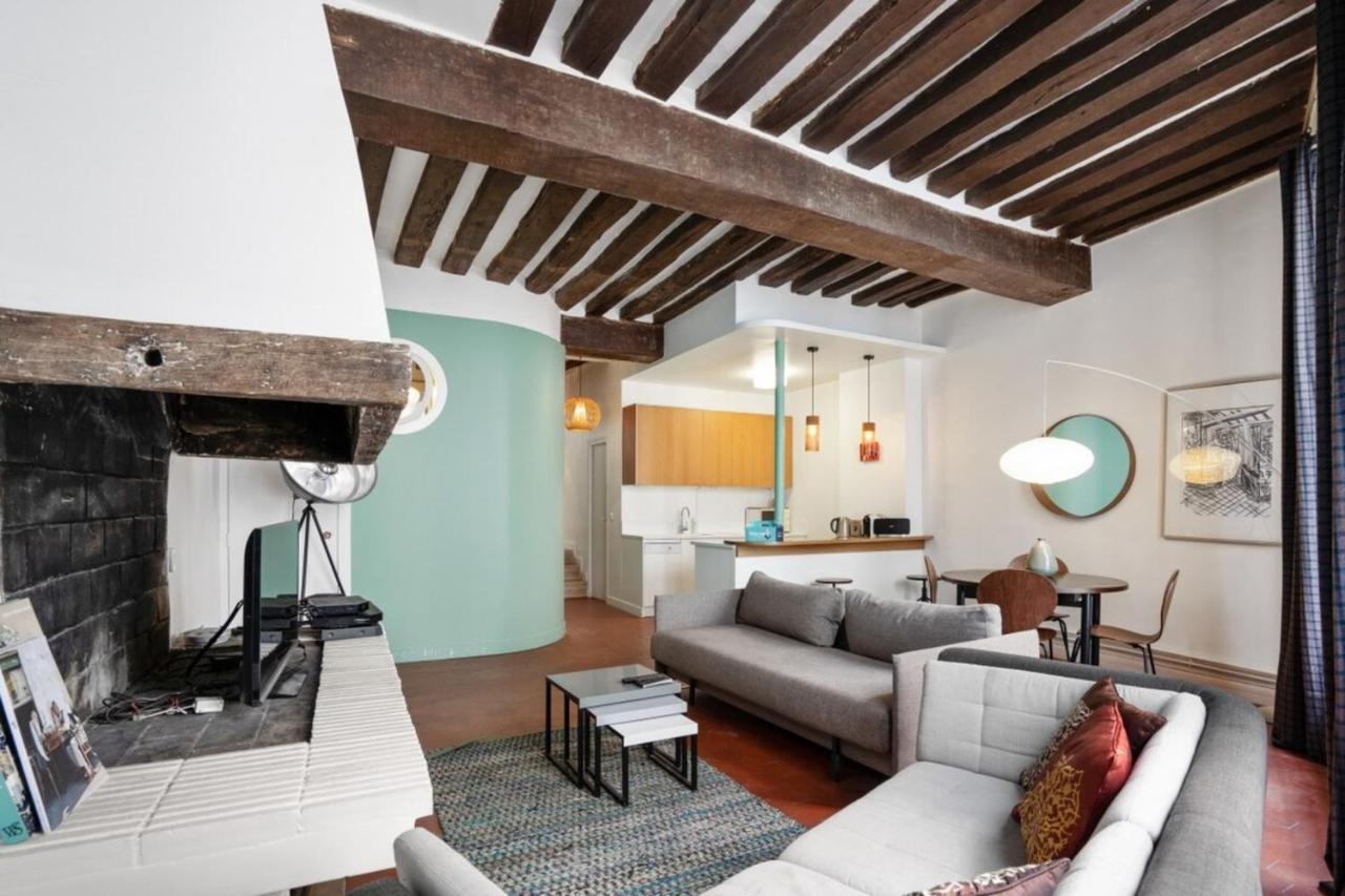 Apartment Parisian With Terrace In Saint Michel-notre Dame