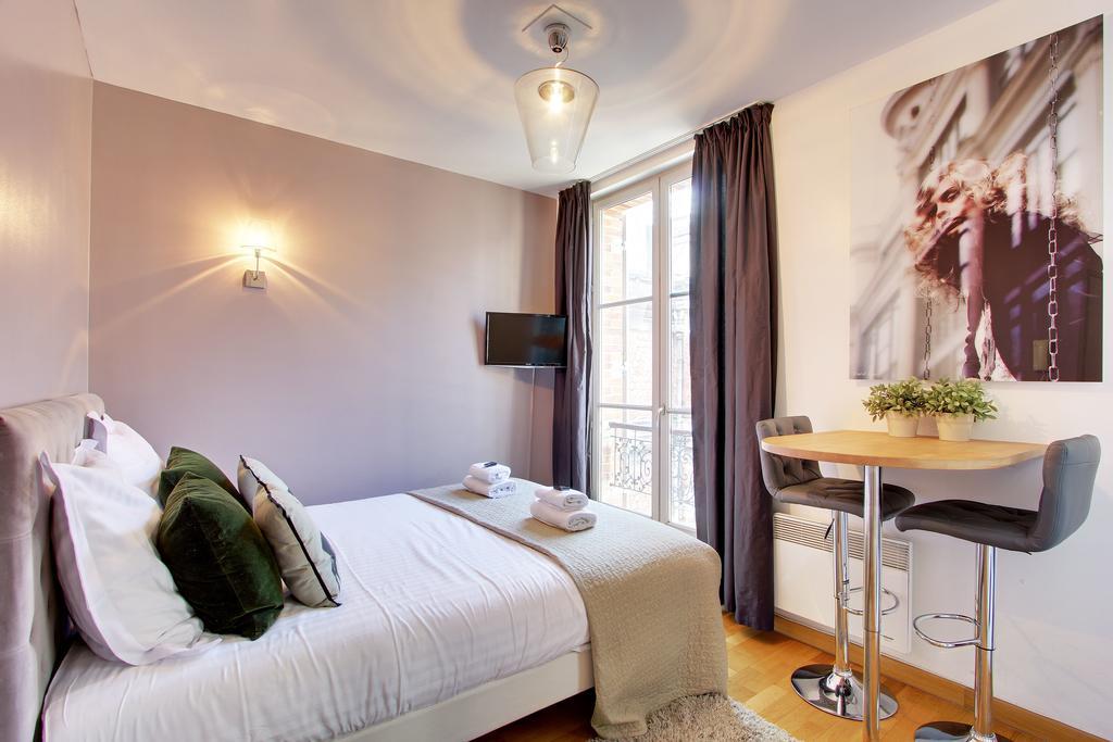 Short Group Museum View Serviced 3* Paris