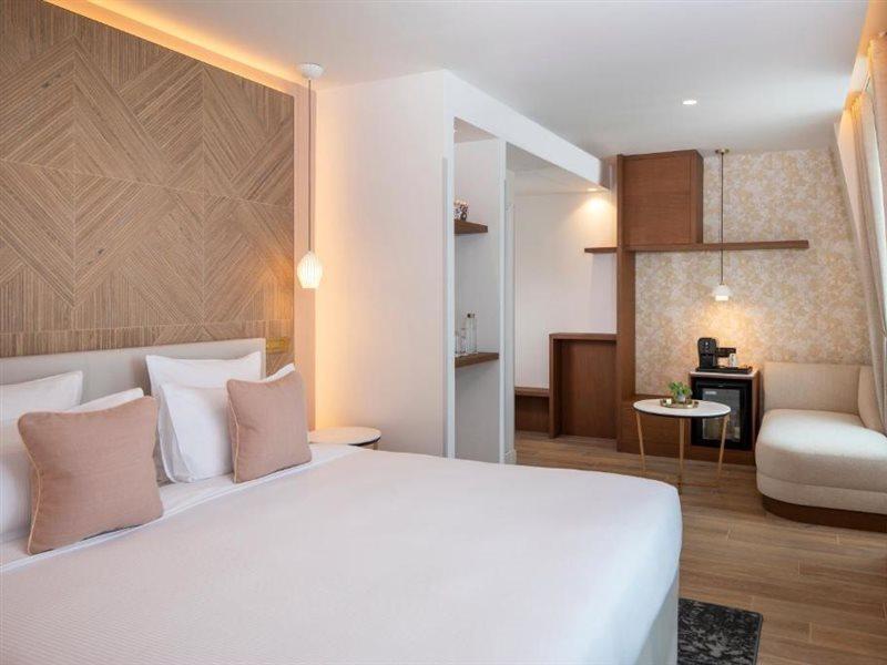 Des Champs-elysees 4* Paris
