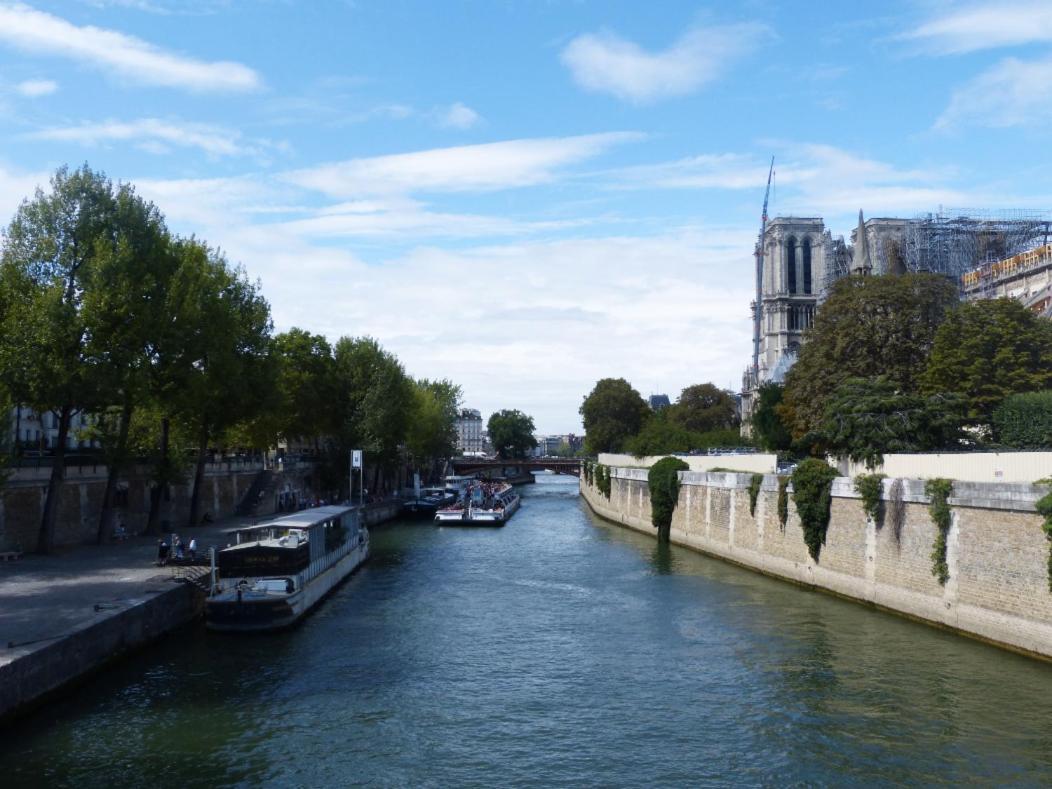 Notre Dame And River Seine Paris