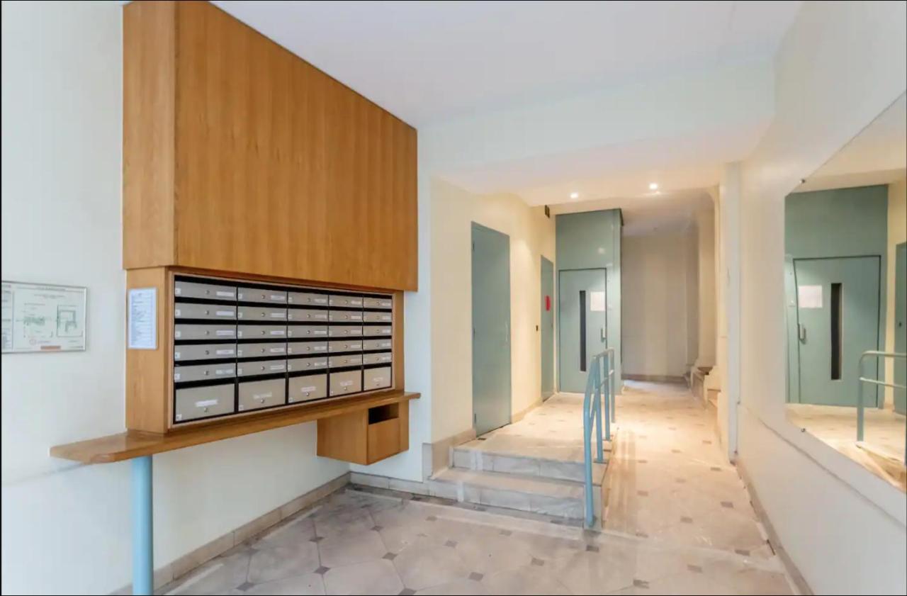 Alexis' Apartments Guest house Paris