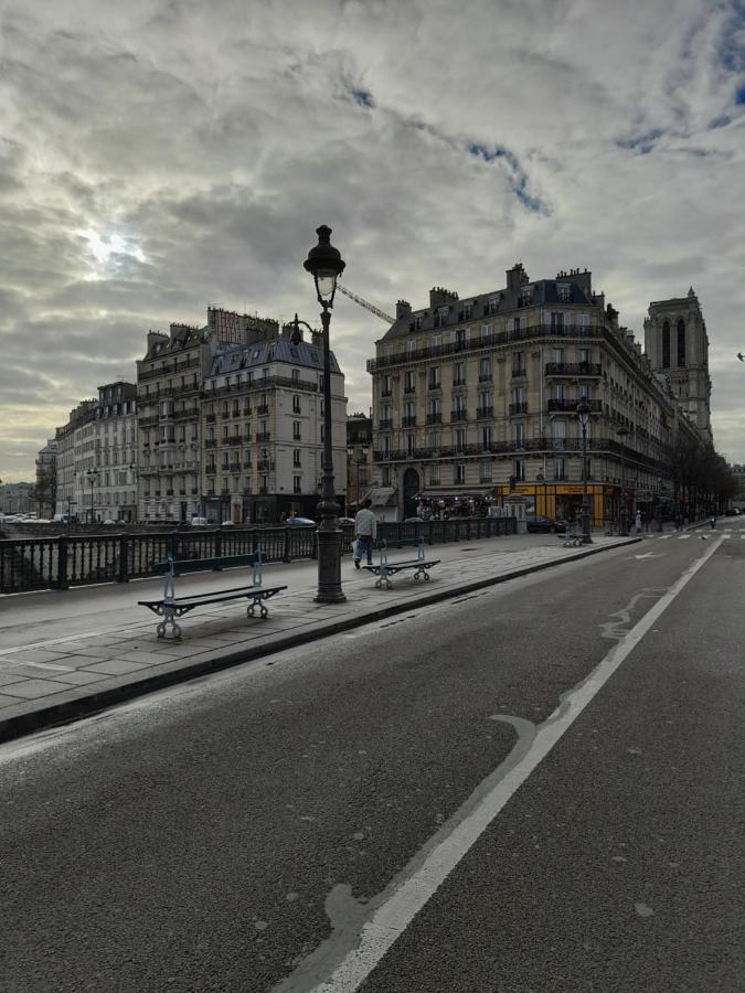 Cosy 2 Pieces Typiquement Parisien A Notre-dame *