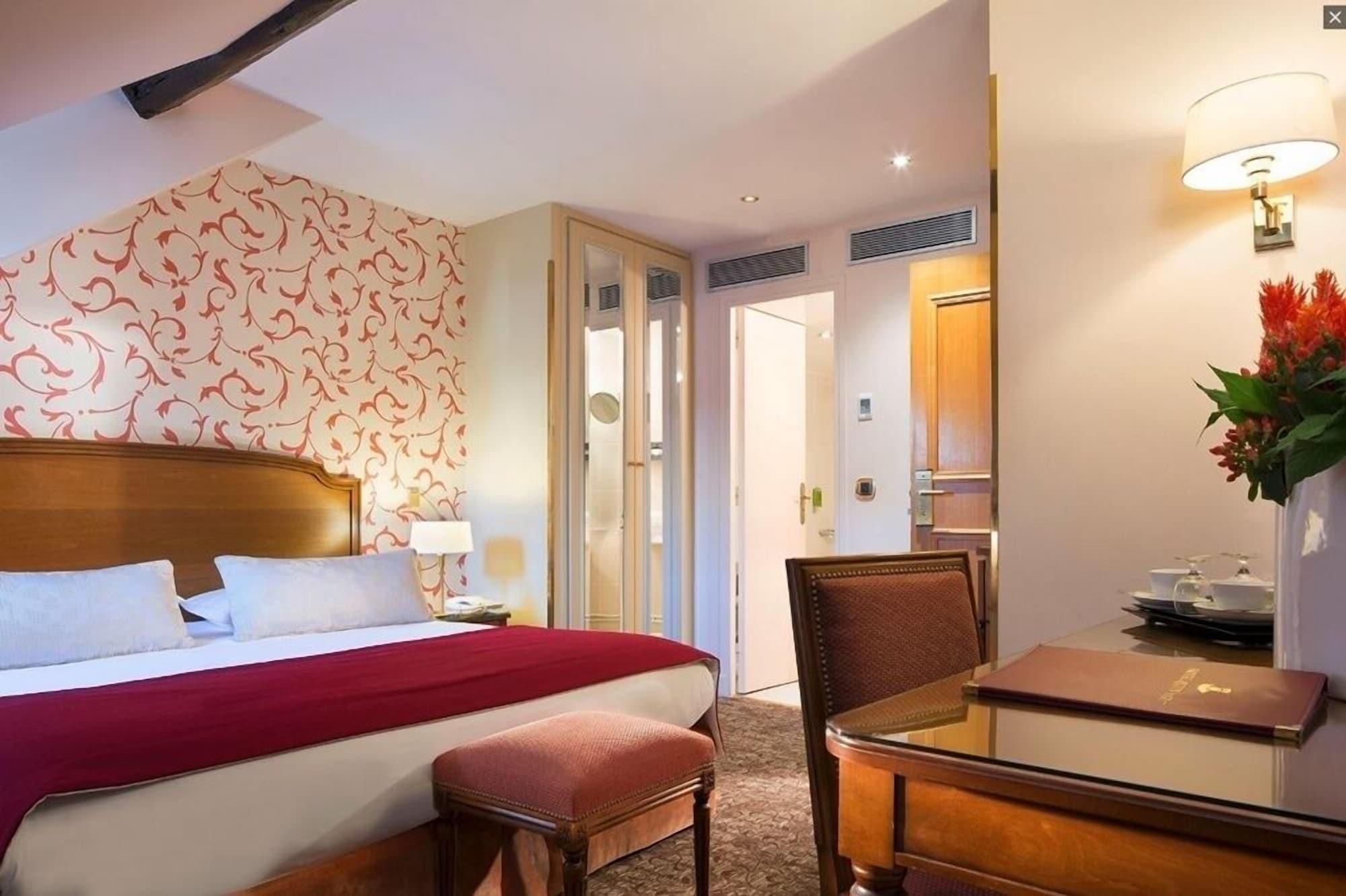 Queen Mary Opera Hotel 4*