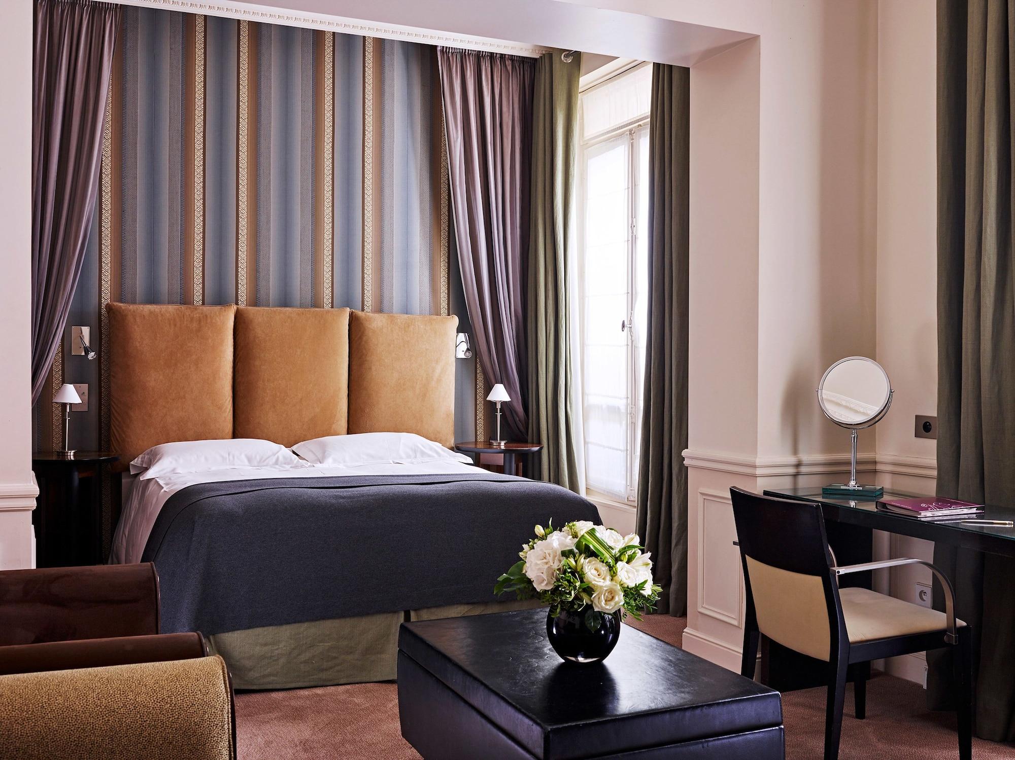 La Tremoille Hotel Paris