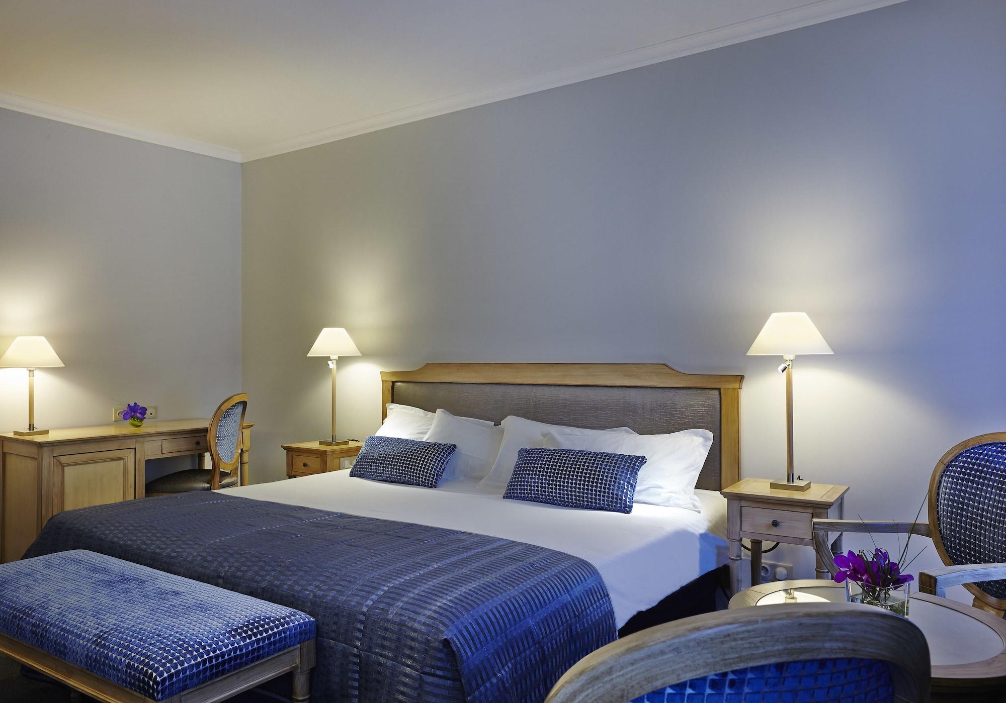Hotel Royal Champs Elysées 4*