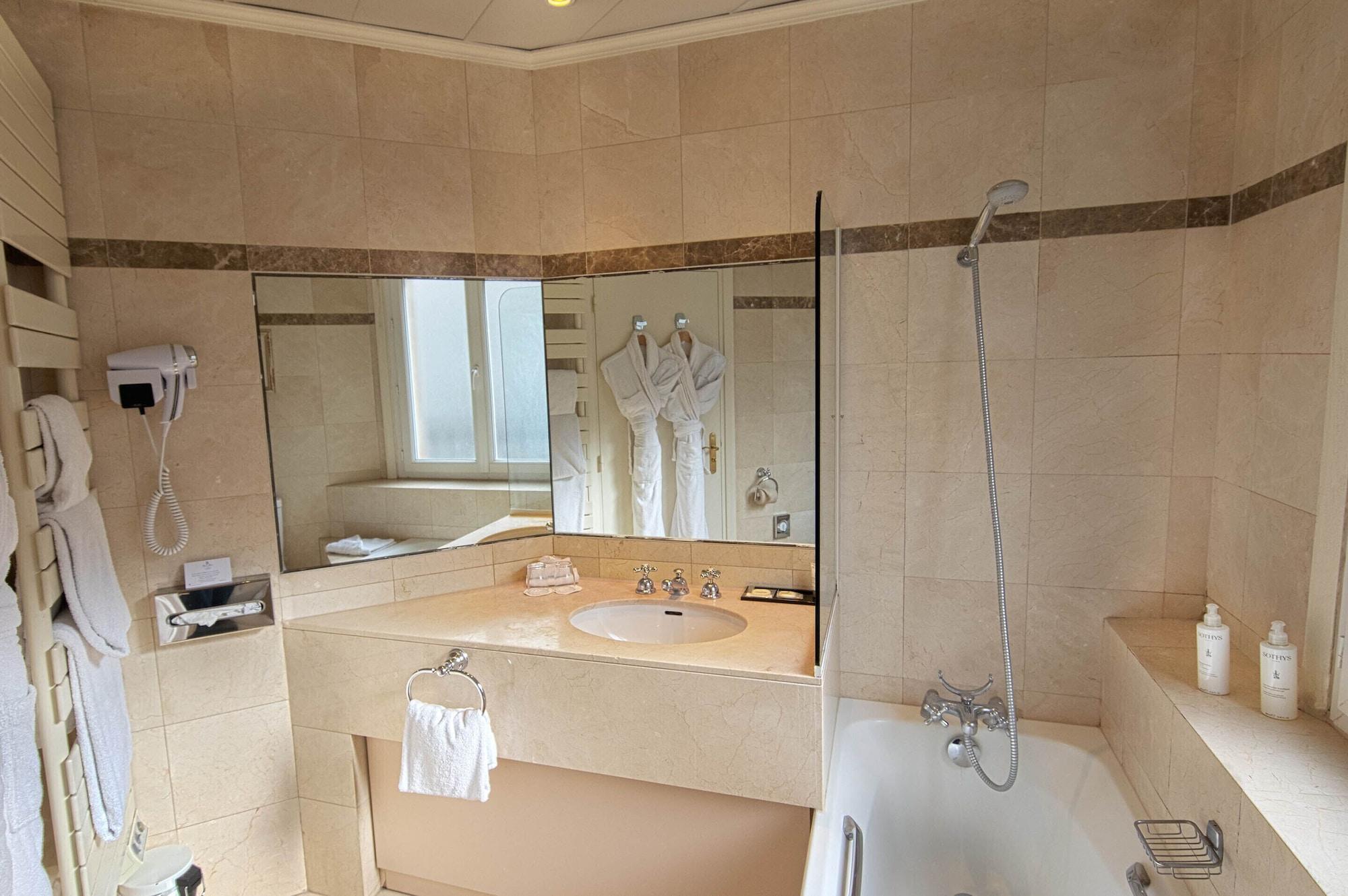 Hotel Royal Champs Elysées 4*