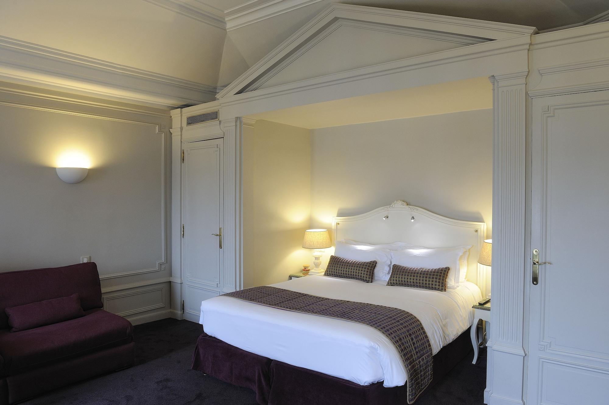 Hotel Royal Champs Elysées 4*