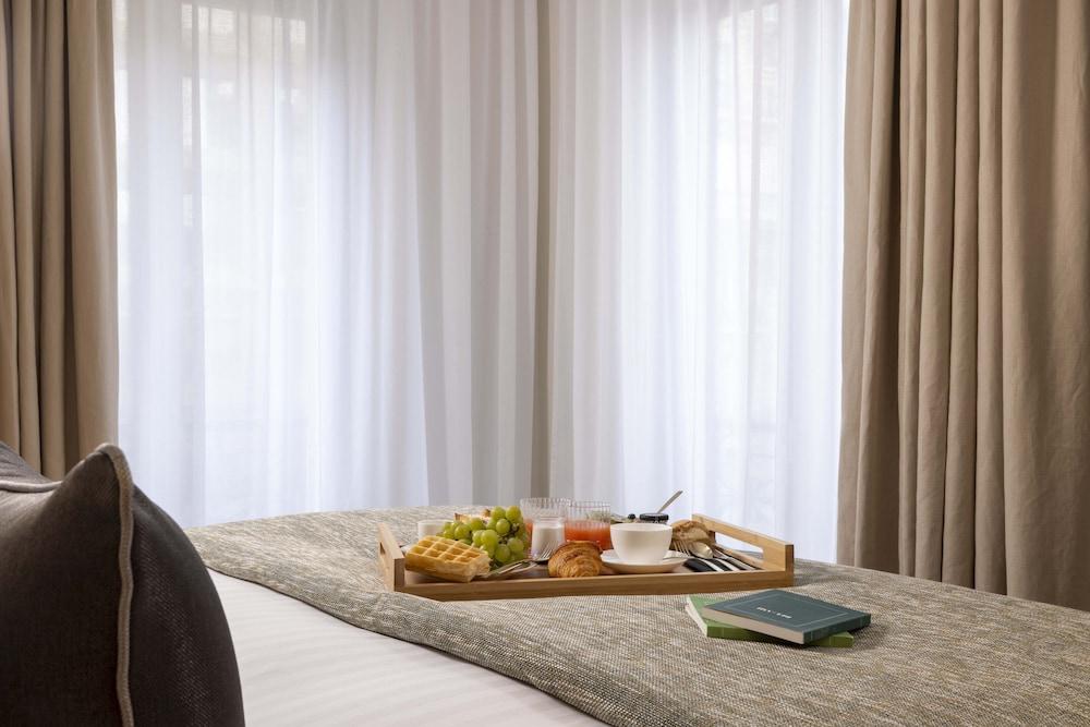 Hotel Toujours &