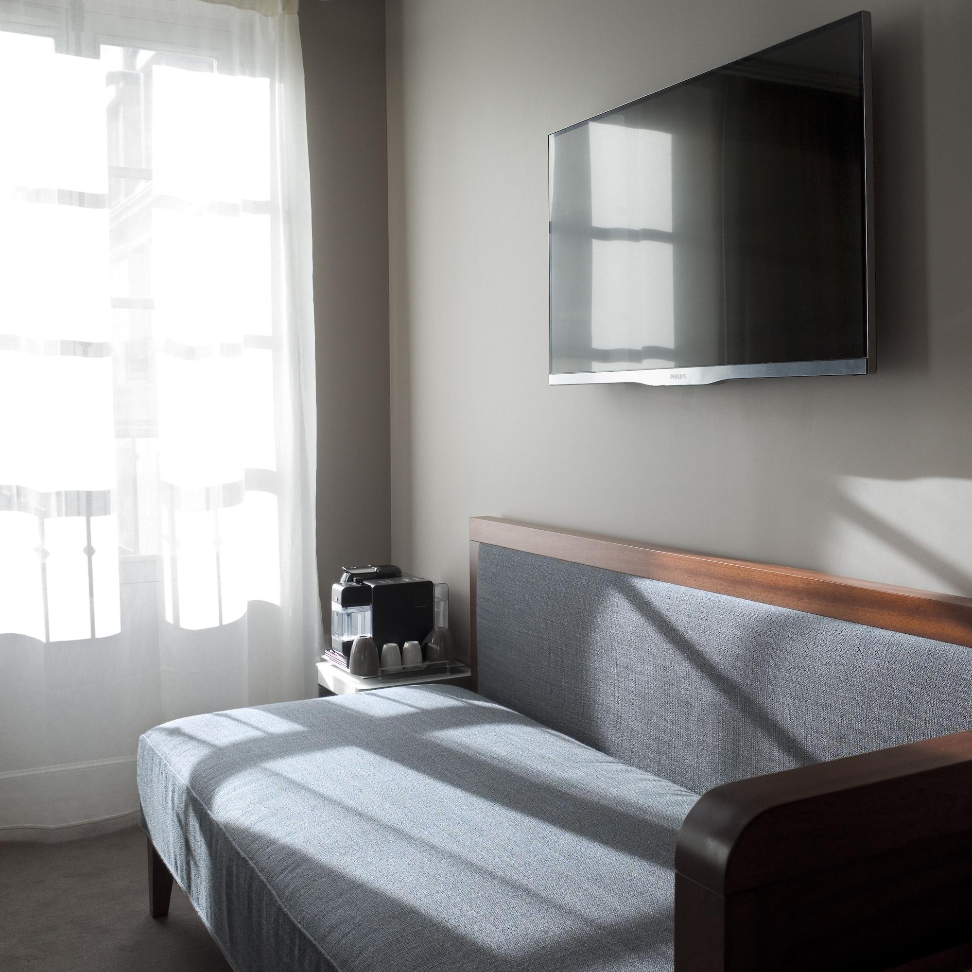 Hotel Saint Dominique 4*
