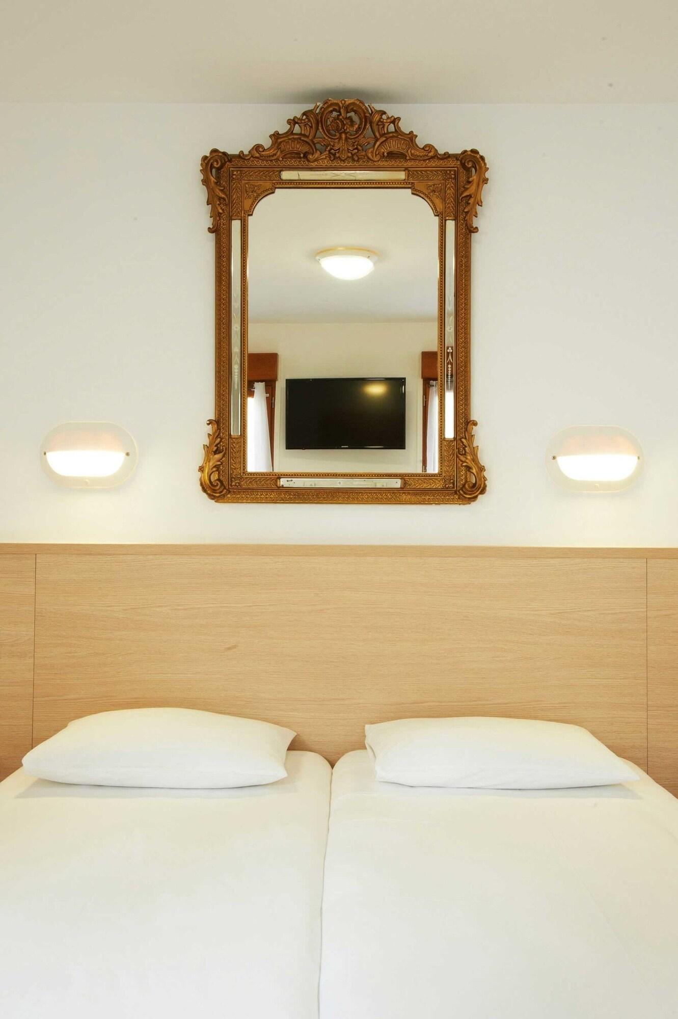 Darcet Hotel 2*