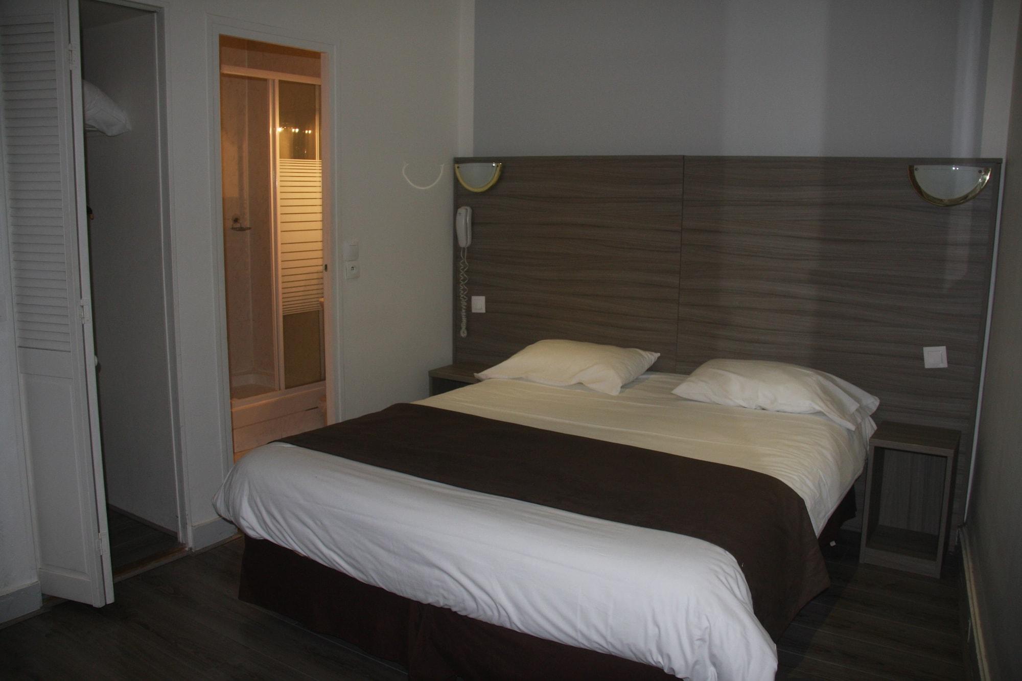 Hotel Panam Gambetta- Place Gambetta-mairie De Gambetta