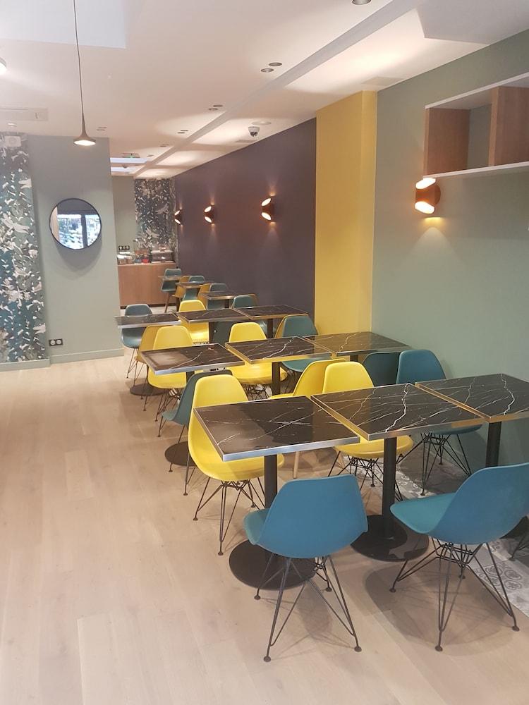Hotel Panam Gambetta- Place Gambetta-mairie De Gambetta Paris