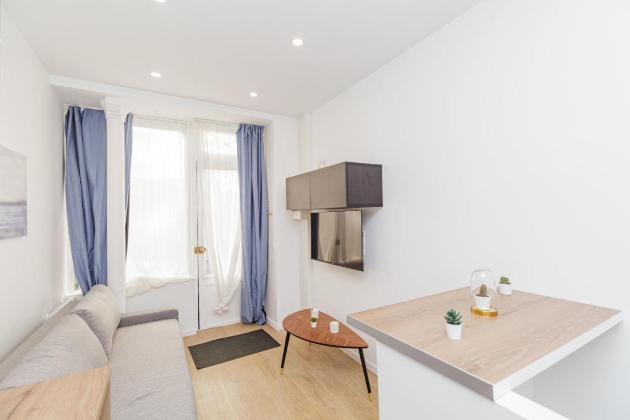 Renovated And Bright Street Side * Paris
