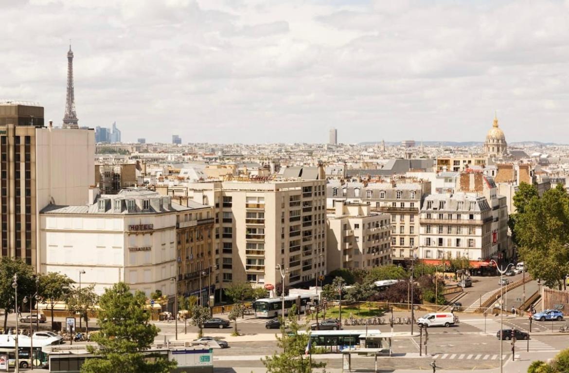 Beautiful With A View Of Eiffel Tower In Center Apartment