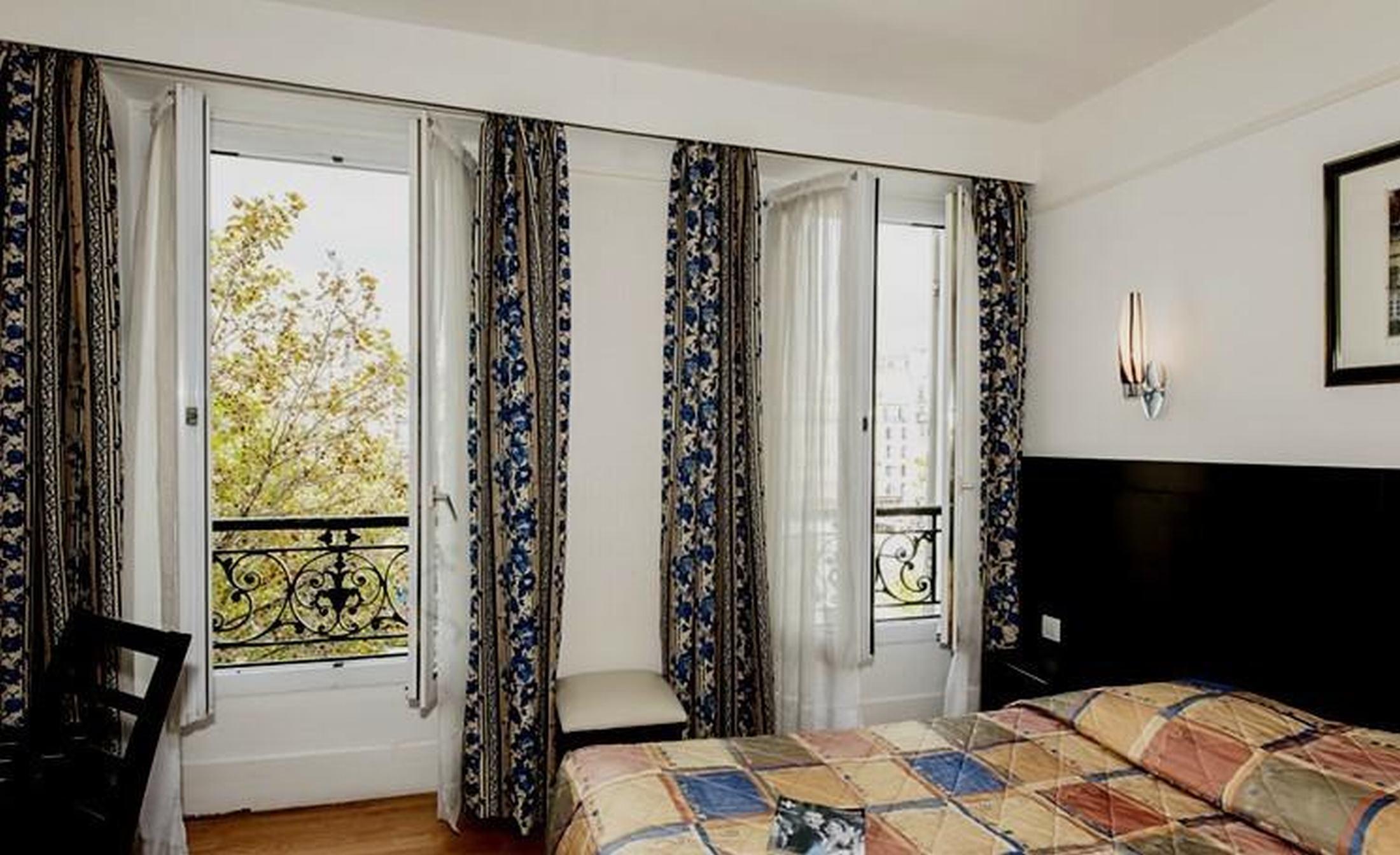 Amiot 2* Paris
