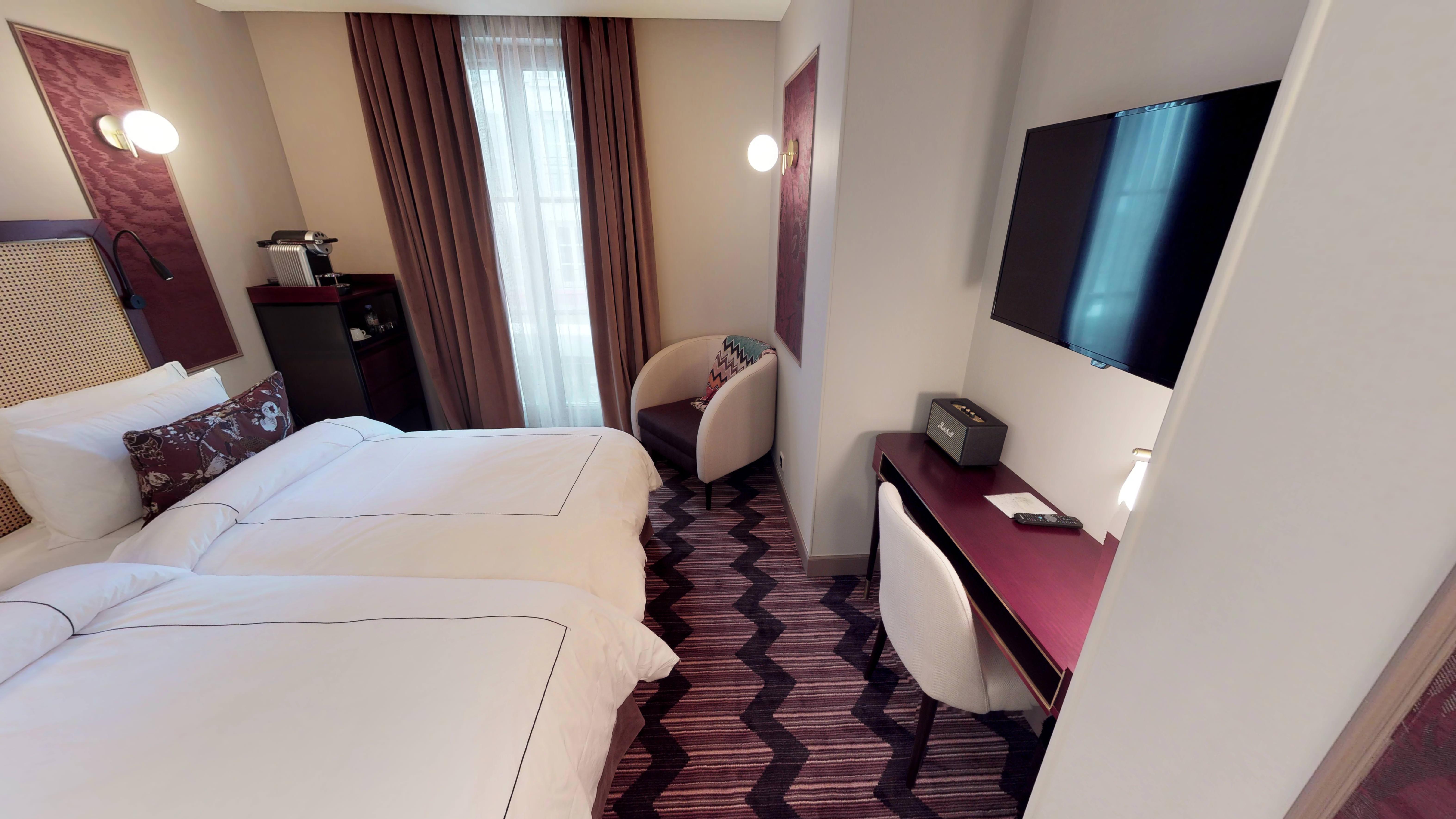 Mom'art Hotel 4*