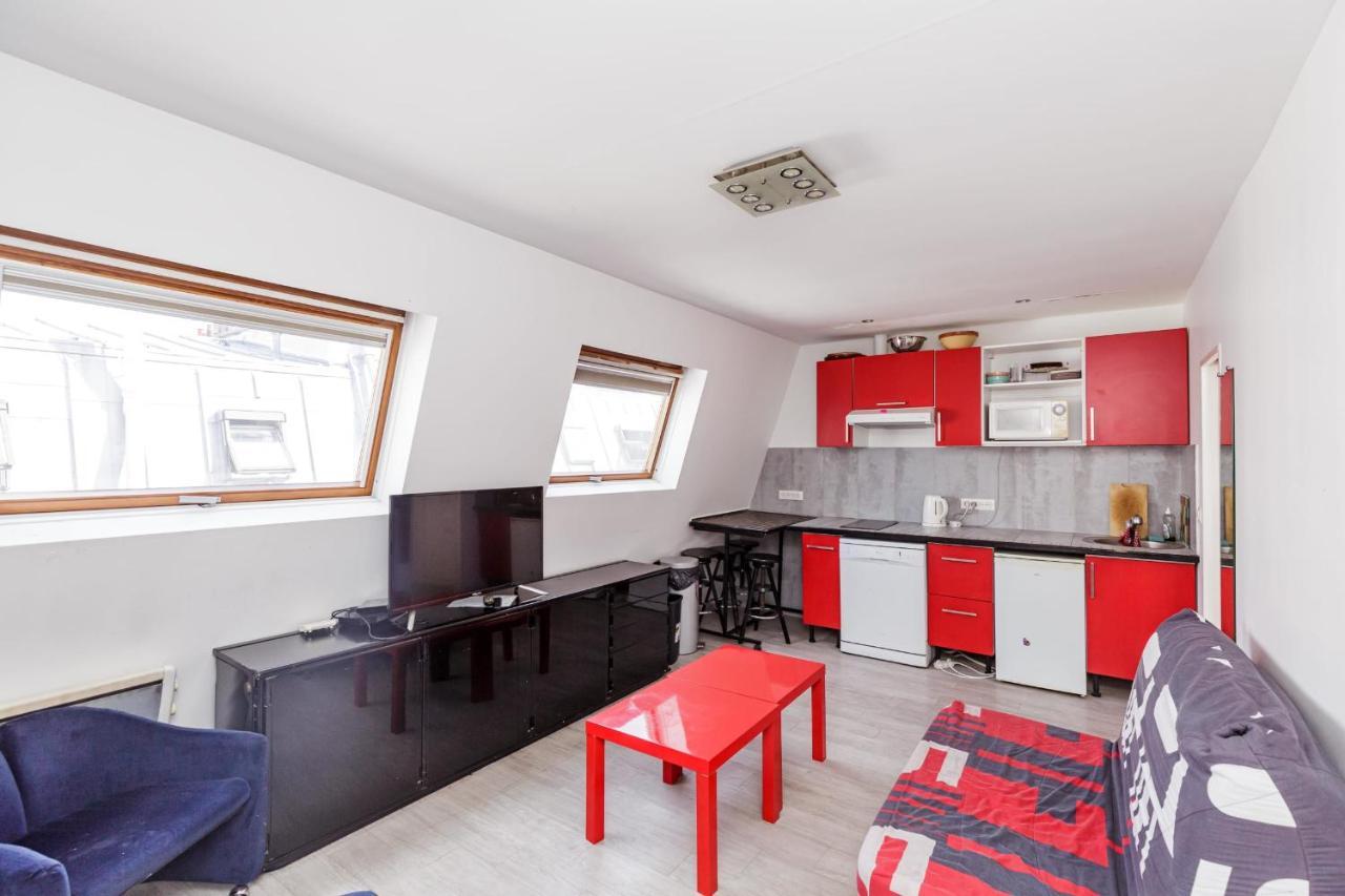45m Near The Louvre Museum Paris