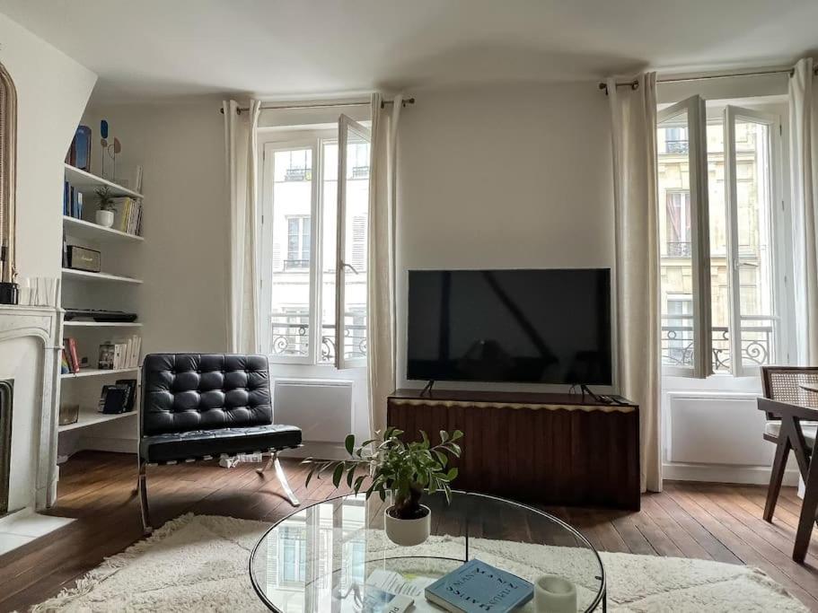 Why ? Why Montmartre ? Apartamento