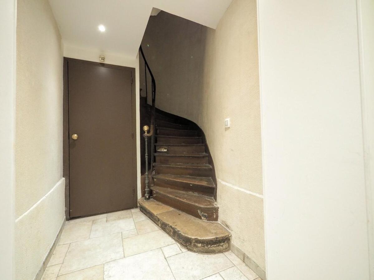 Louvre Pyramide Apartment Paris
