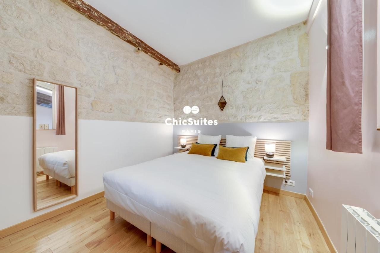 Louvre Pyramide Apartment Paris
