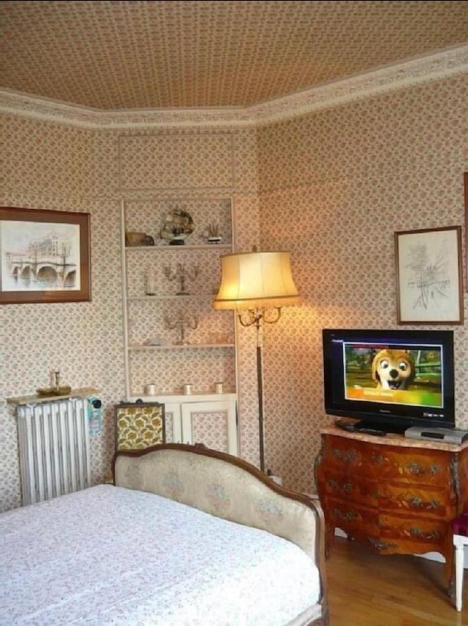 Bourgeois Apartment