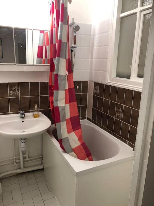 Apartment Beau Appartement,proche De Metro Paris
