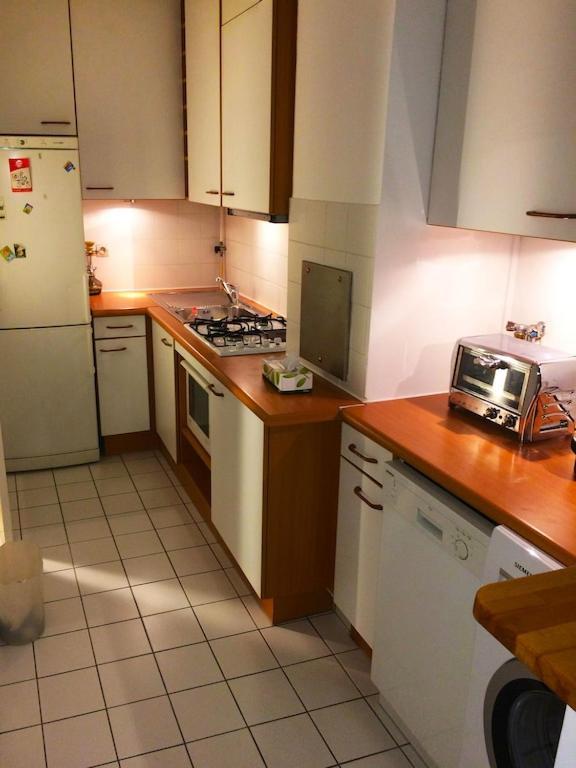 Appartement The Atrium Minutes Walk Victor Hugo Eiffel Tower Arc Du Triumph Et Champs Elysee Luxury 62 Renovated Videosurveillance Master Bedroom Living Area Dinning Bathroom Separated Toilet Spacious Sleeps Six Design Functional Furniture Equipment