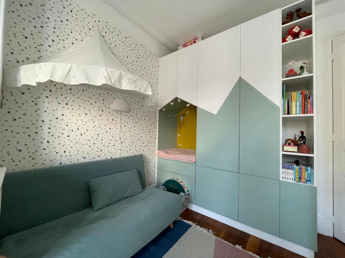 Design Family In Apartment Paris