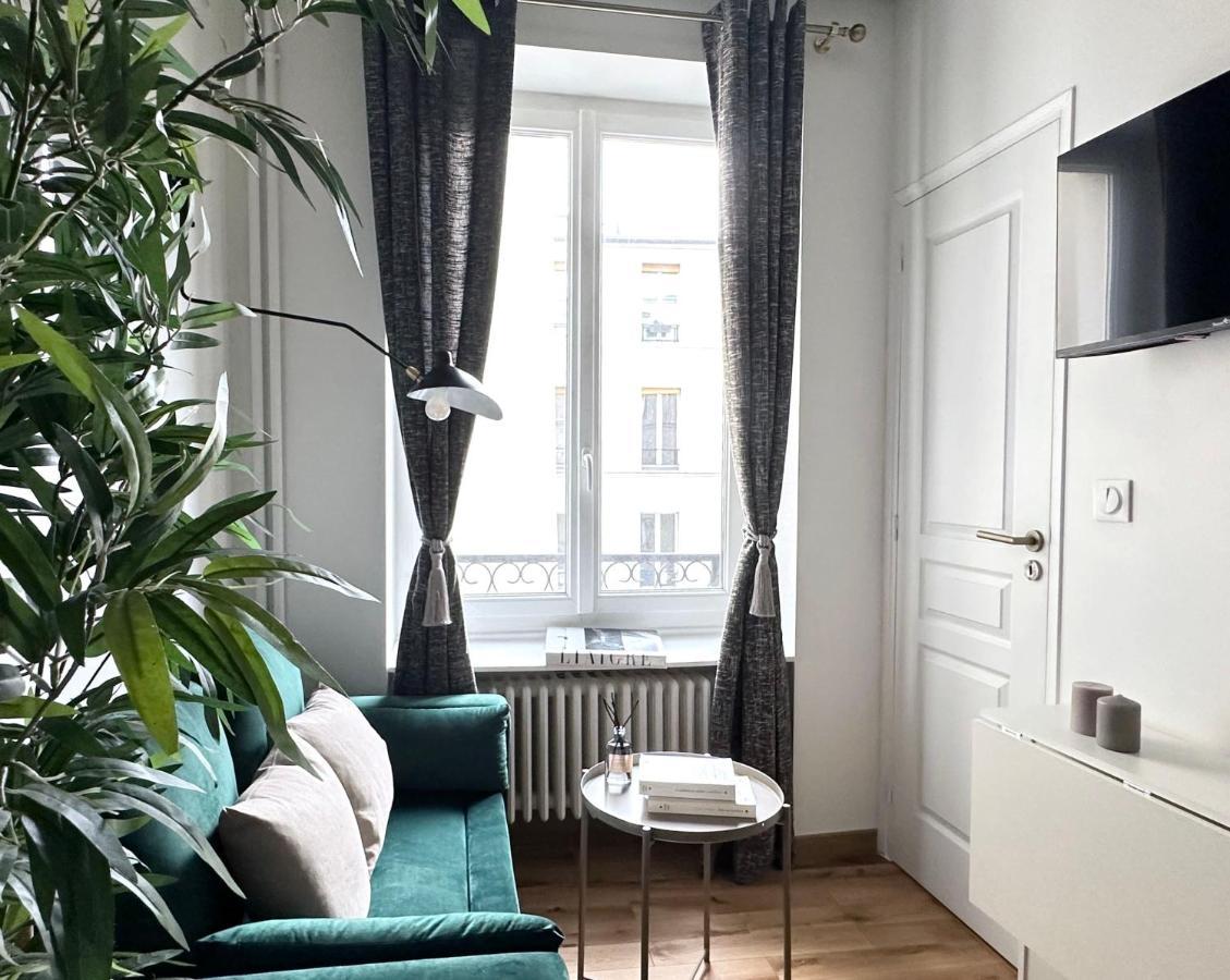 1587 - Cozy In Apartment Paris