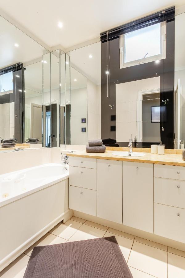 Apartment Luxury Living In Passy