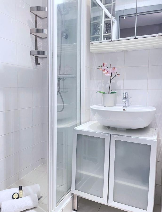 1605b - Apartment Paris
