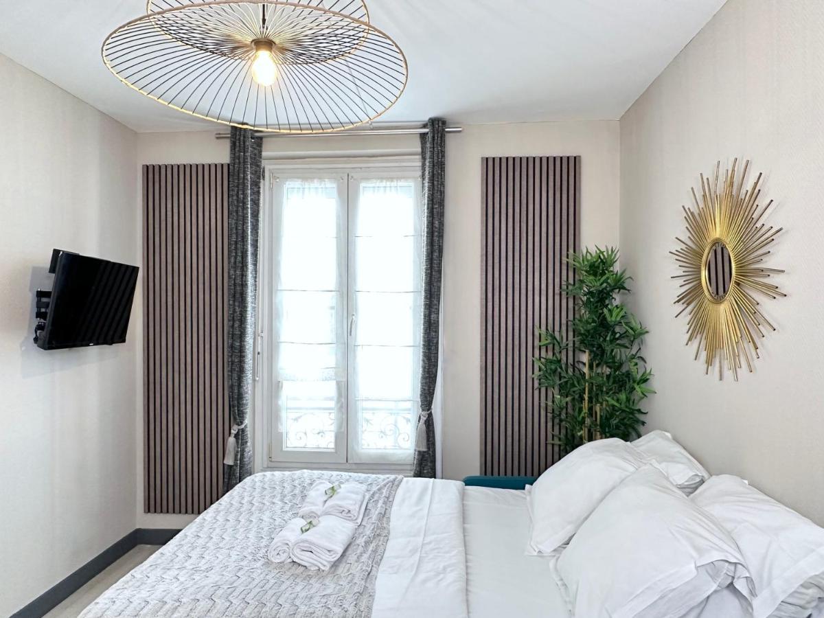 Apartment 1605b -