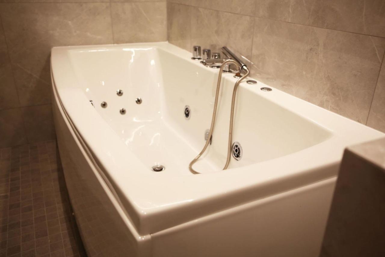 Sejour Romantique Avec Bain A Remous A 9 -p6 Apartamento *
