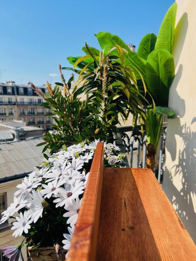 Vue Montmartre & Balcon