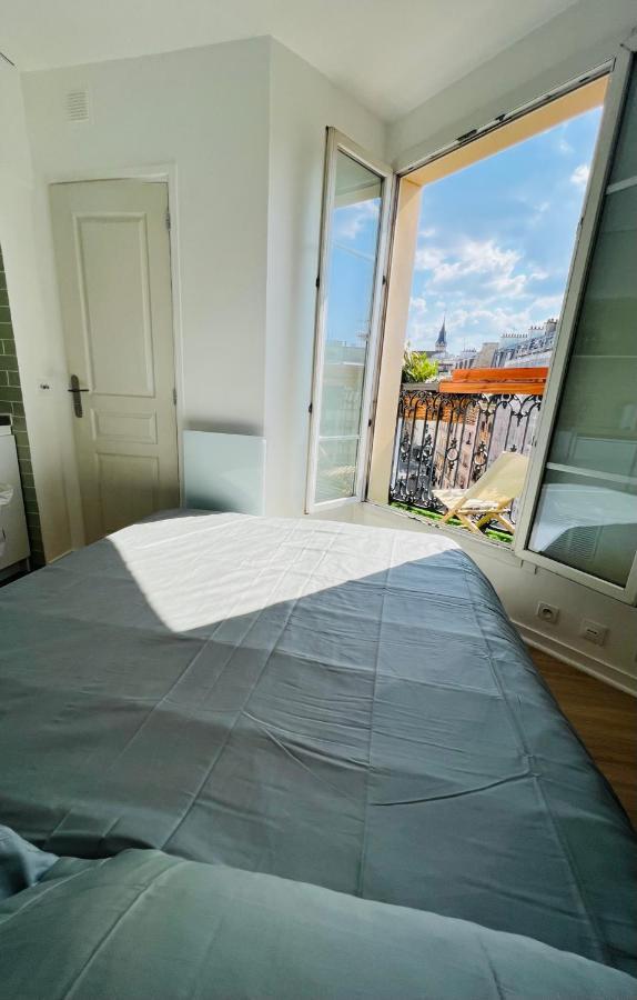 Vue Montmartre & Balcon Paris