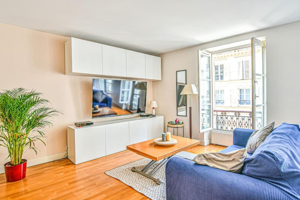 Bright Parisian Flat - Marais Apartment Paris