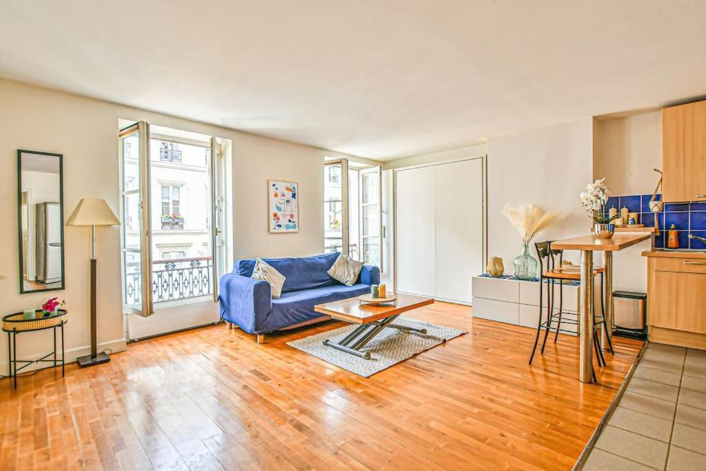Bright Parisian Flat - Marais Apartment Paris