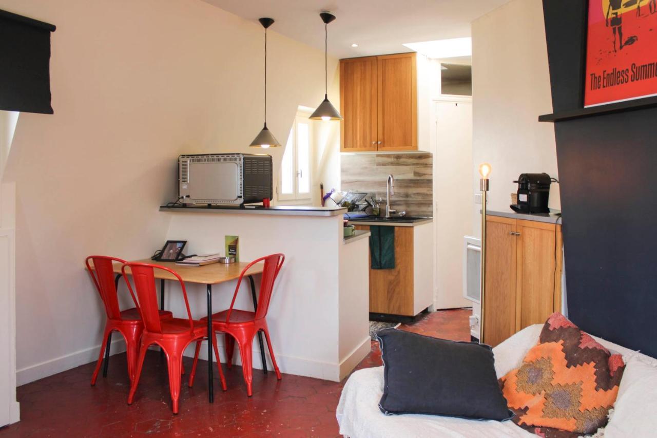 In The Center Of Apartment Paris