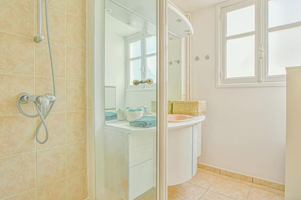 Apartment Bright Parisian Flat - Marais Paris