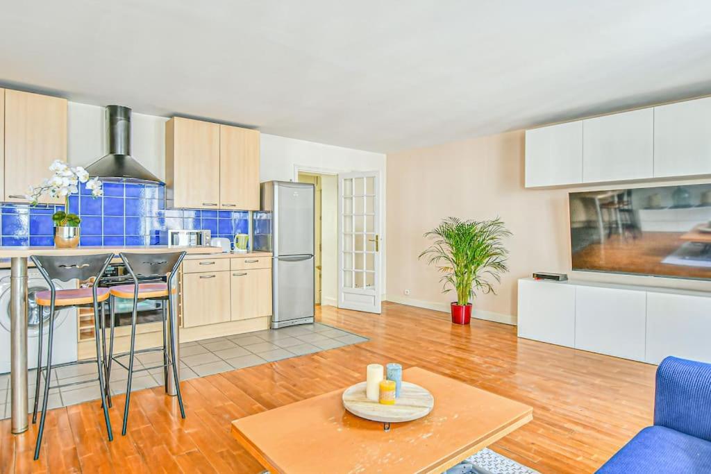 Bright Parisian Flat - Marais * Paris