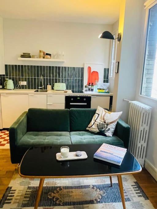 - Montmartre Apartment