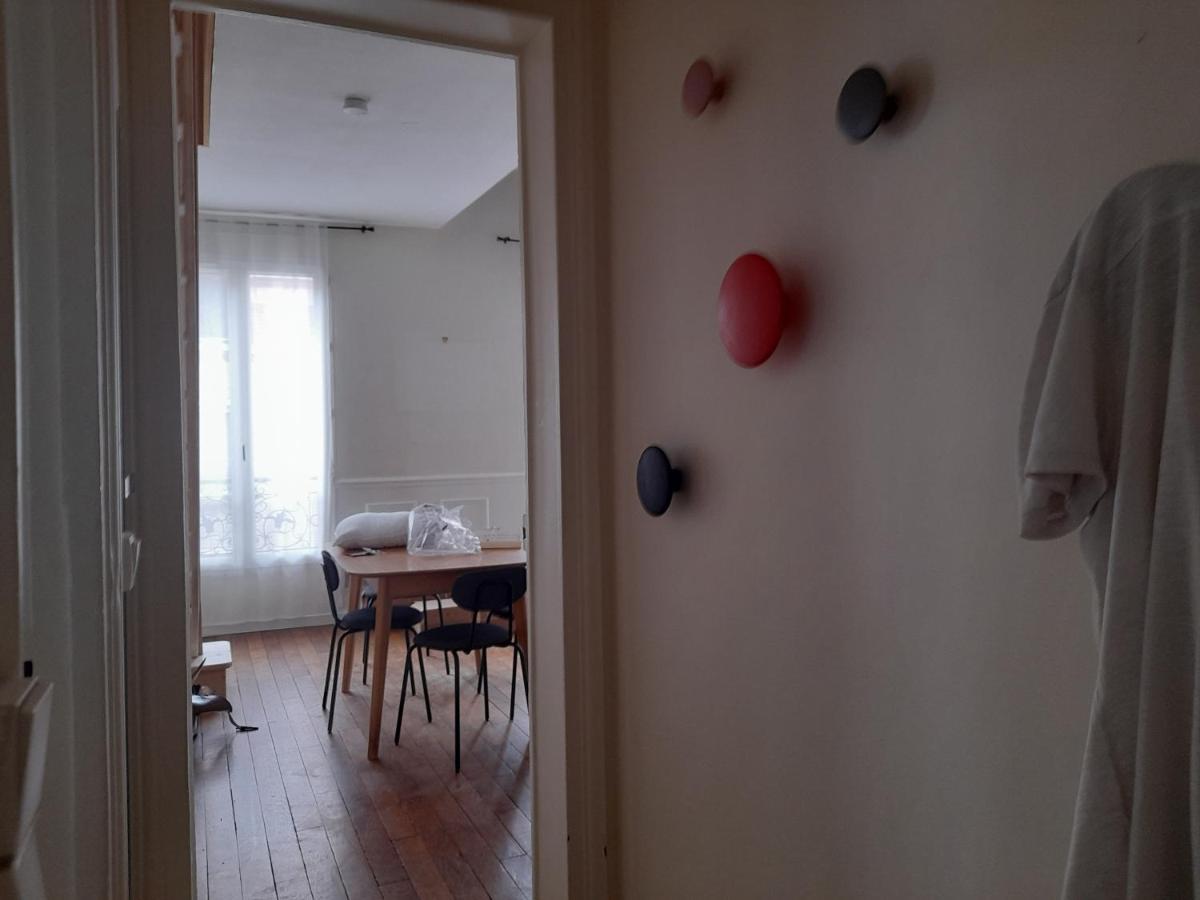 Un Typique Parisien / A Typical Parisian Homestay *
