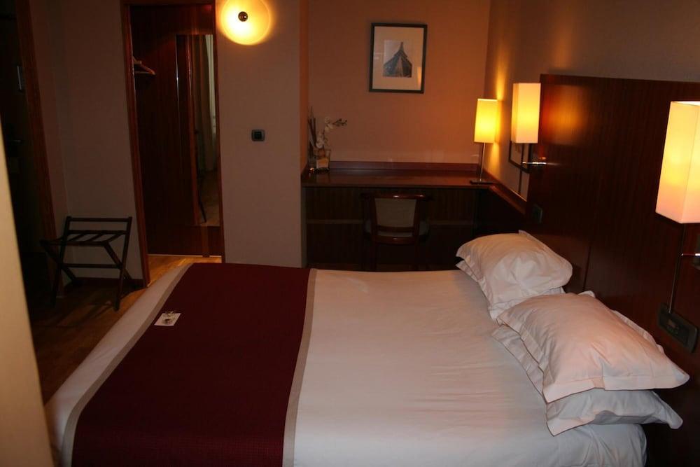 Hotel George Sand 3*