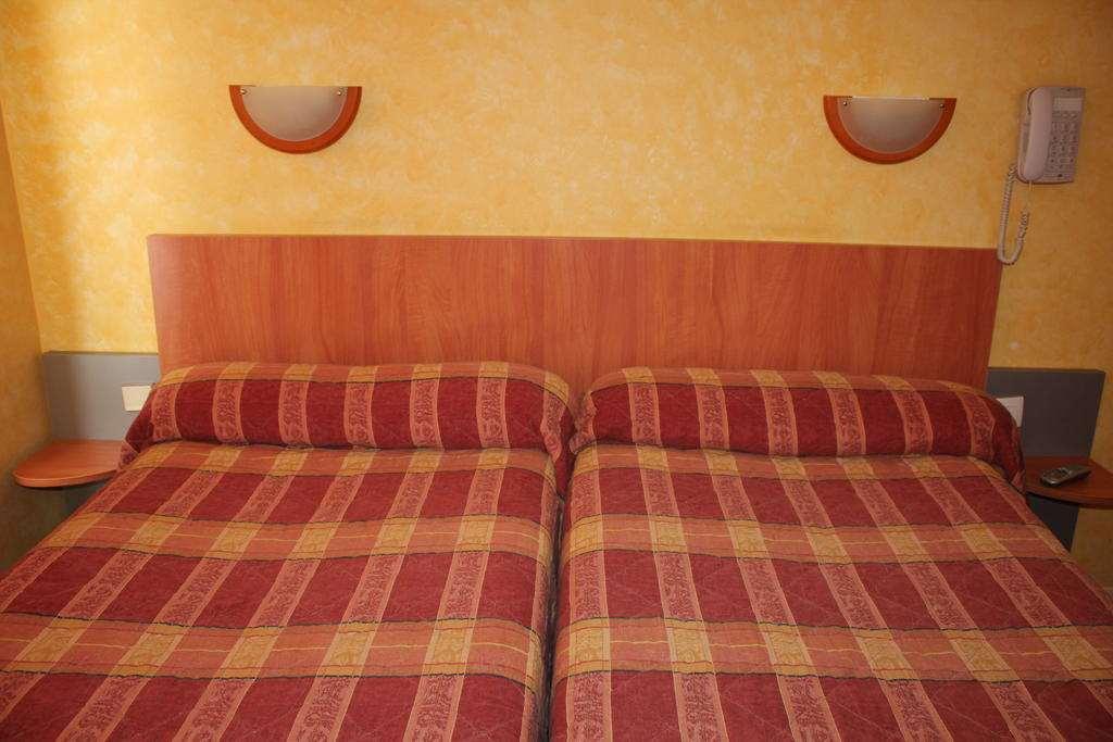 Little Hotel 2*
