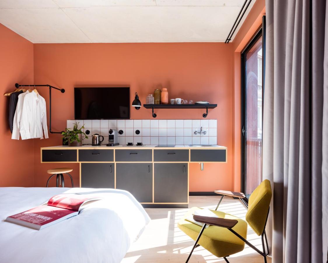 Deskopolitan House