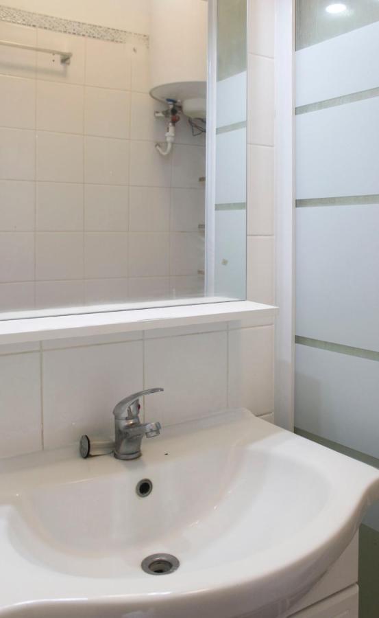 Apartment Charming Studio In The 8eme *