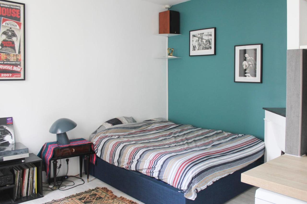 Charming Studio In The 8eme Apartment